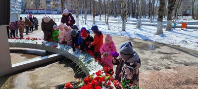 Помним.Гордимся. Возложение цветов в г.Северодвинске к Памятнику 13-й лыжной отдельной бригаде 2-й Ударной армии Волховского фронта..jpg