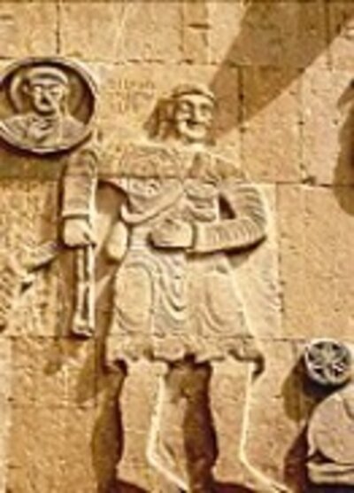 David_fighting_against_Goliath,_Aghtamar.jpg