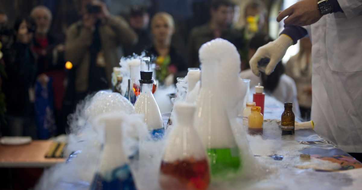 Рекомендации родителям "Экспериментируйте с детьми дома"