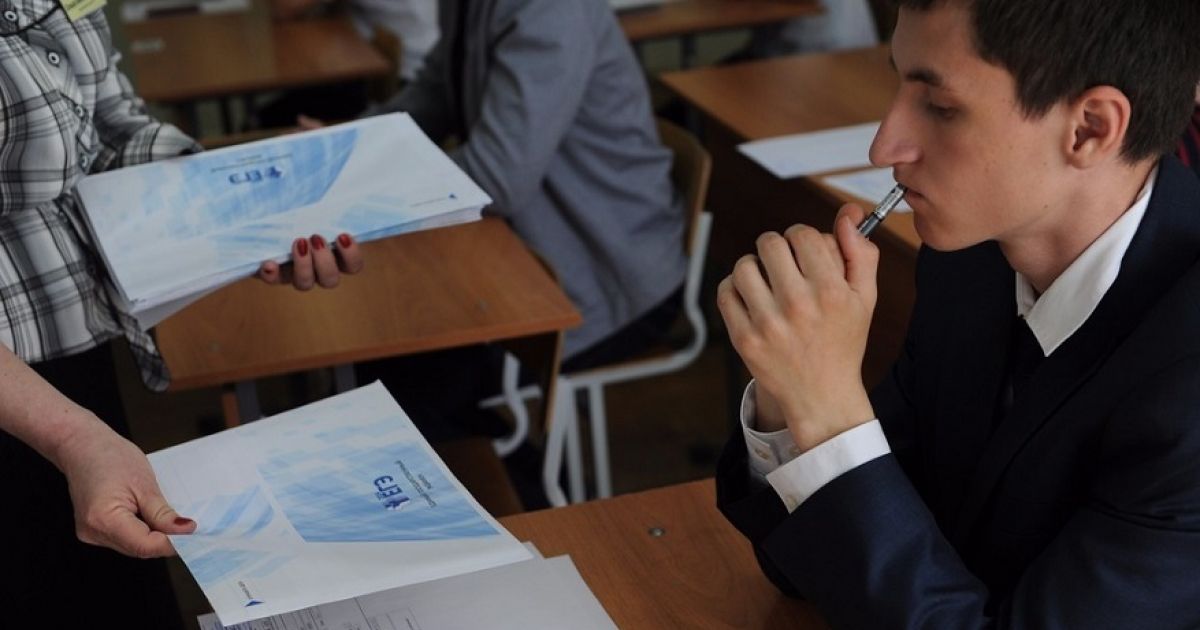 Порядка 400 тысяч школьников сдавало ЕГЭ по математике профильного уровня