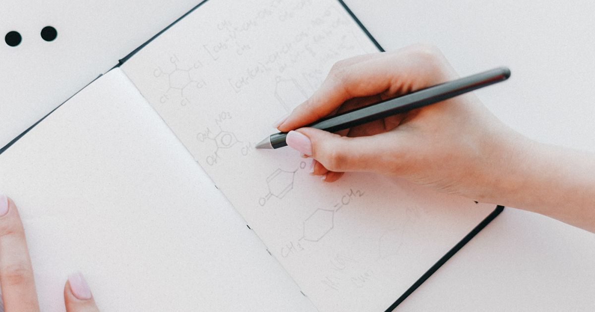 Консультация для педагогов «Готовим руку ребёнка к письму»