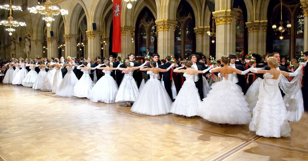 Кавалеры приглашают дам…