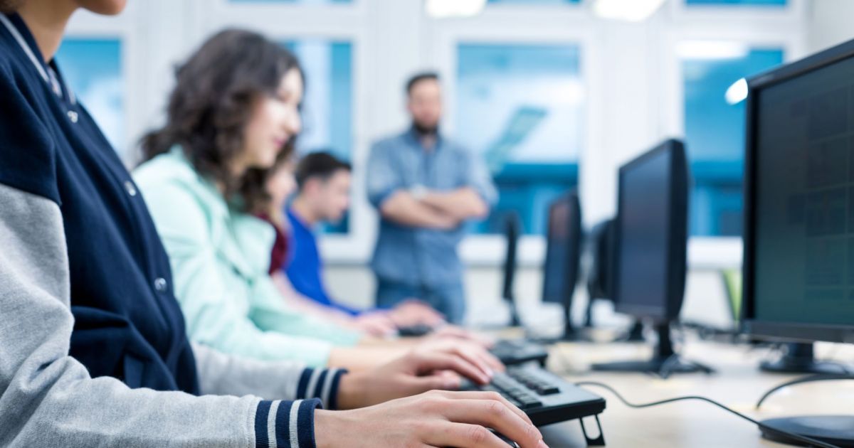 «Основы социальной информатики» для старшеклассников