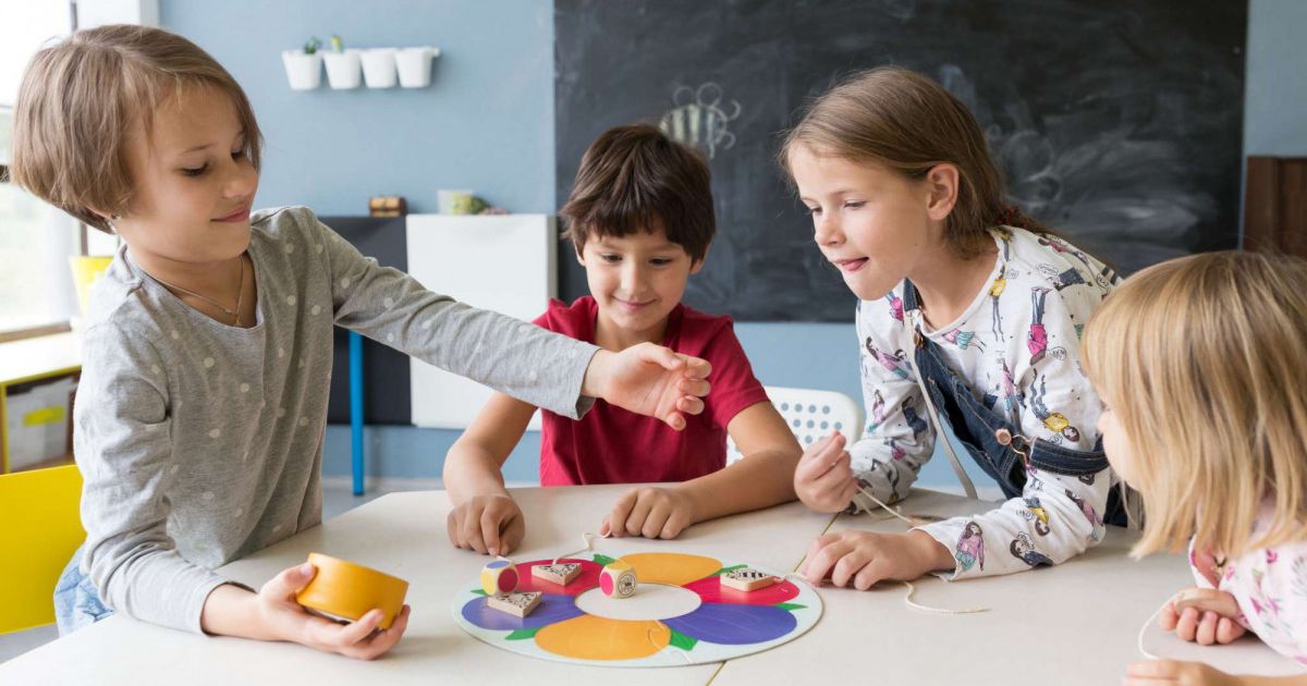 Игра как средство общения дошкольников