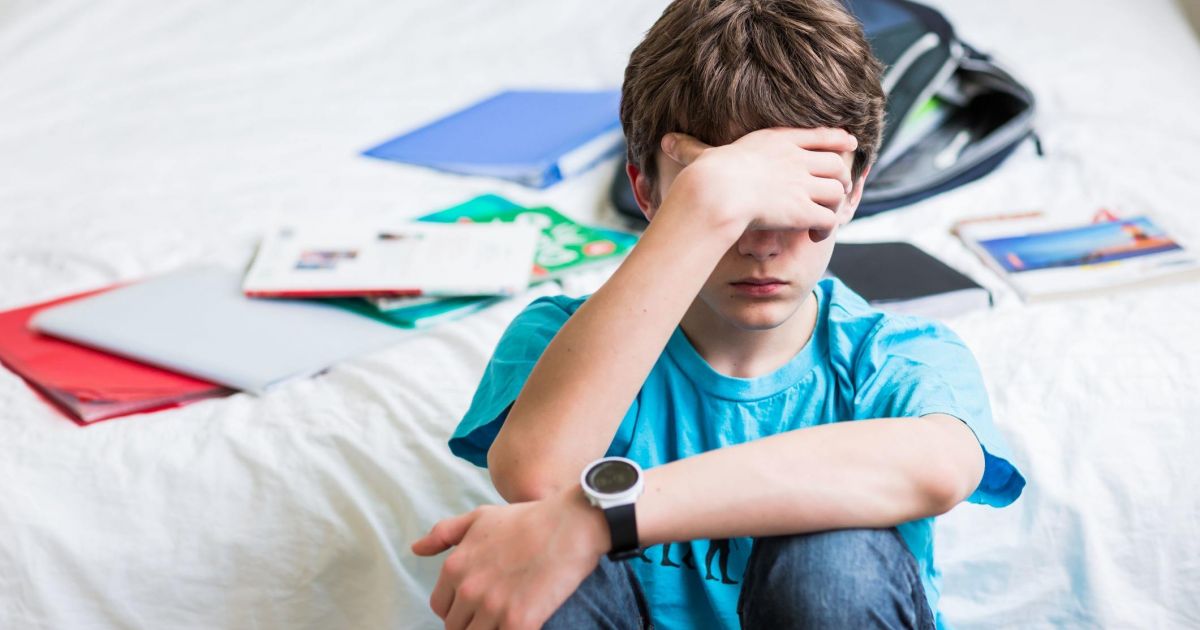 Опасность подростковой депрессии и как помочь ребенку с ней справиться