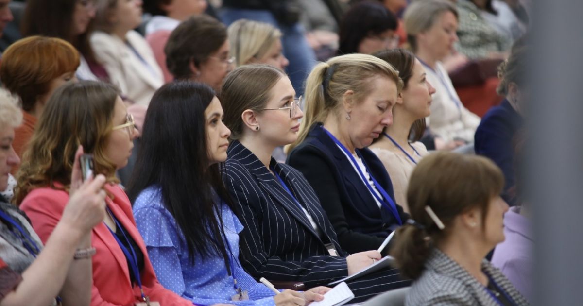 Воспитательный потенциал уроков русского языка и литературы обсудили на на педагогическом форуме