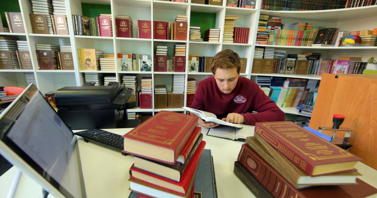 Школьники и студенты с 1 сентября будут учиться по новым учебникам истории