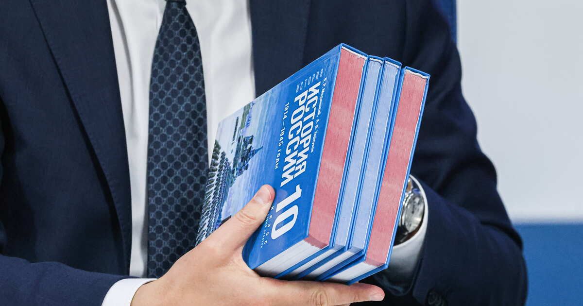 Представлены учебники для 10 и 11 классов - "История России" и "Всеобщая история" 