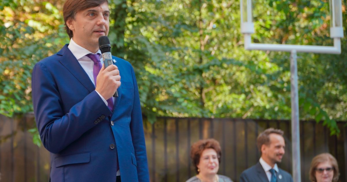 Министр просвещения акцентировал внимание на том, что необходимо уделять повышенное внимание условиям труда педагогов