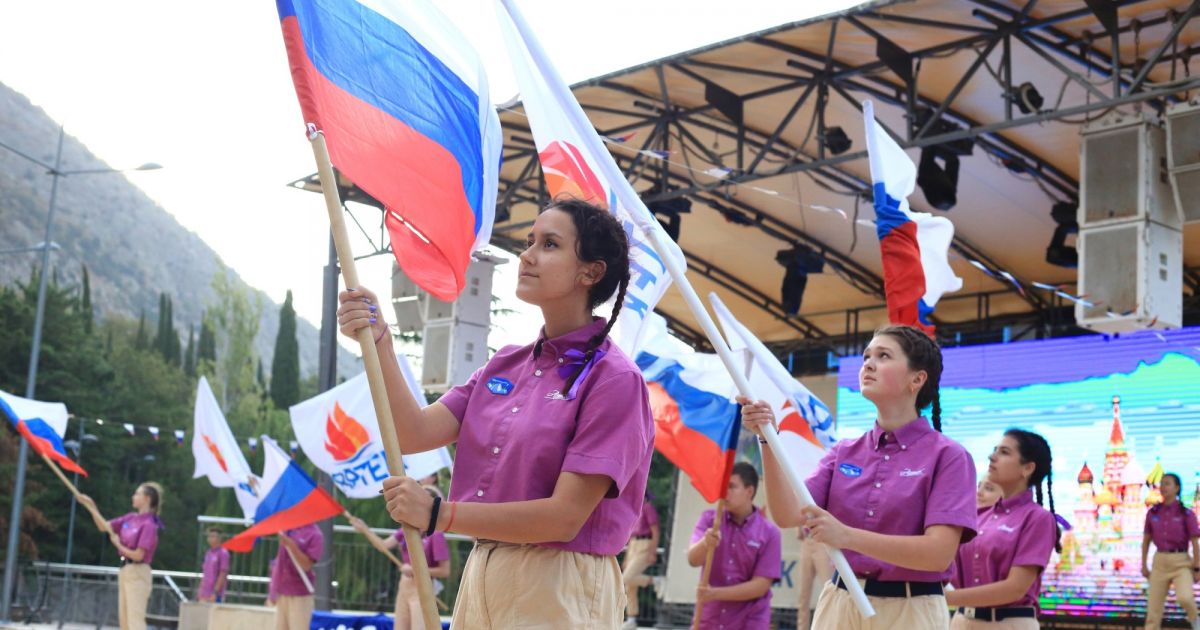 "Сегодня важно создать в стране единую систему детского отдыха", - C. Кравцов