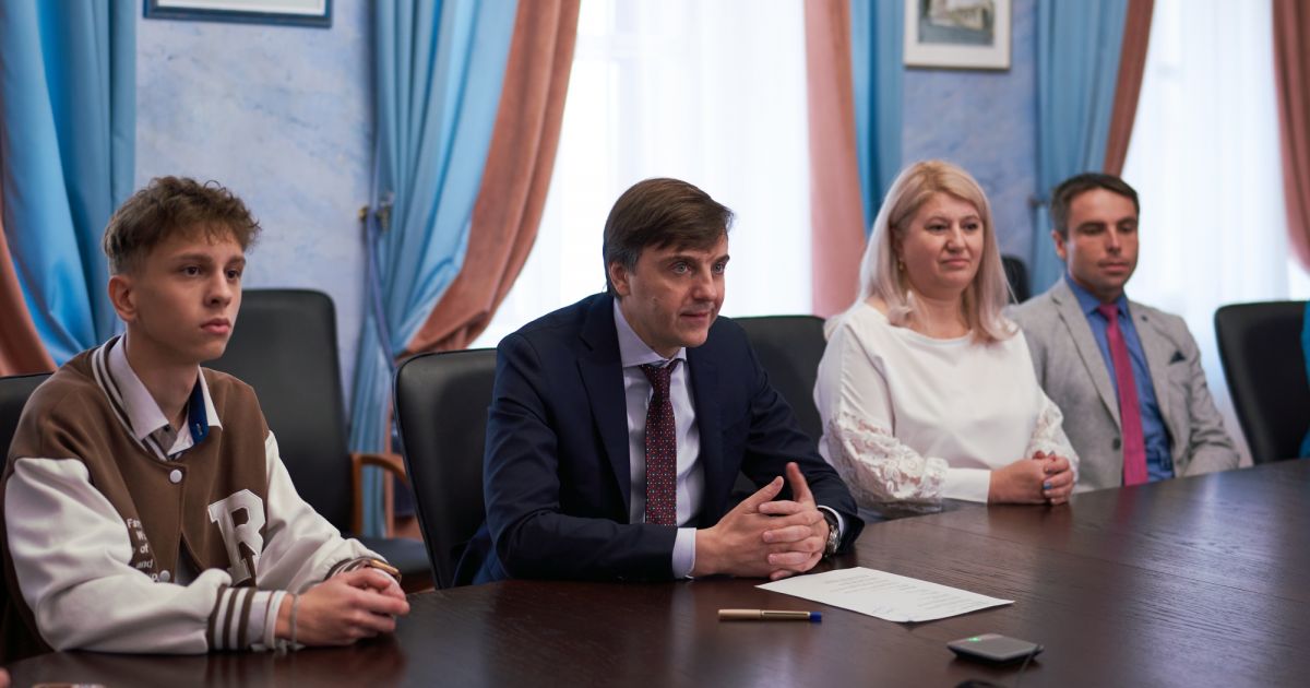 В Госдуму внесён законопроект о создании в школах специальных комиссий для поддержки и защиты учителей.