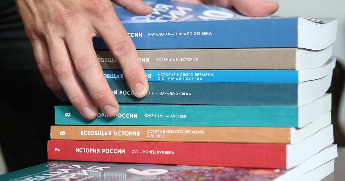 Кравцов: в 2024 году будут подготовлены единые учебники по трём предметам