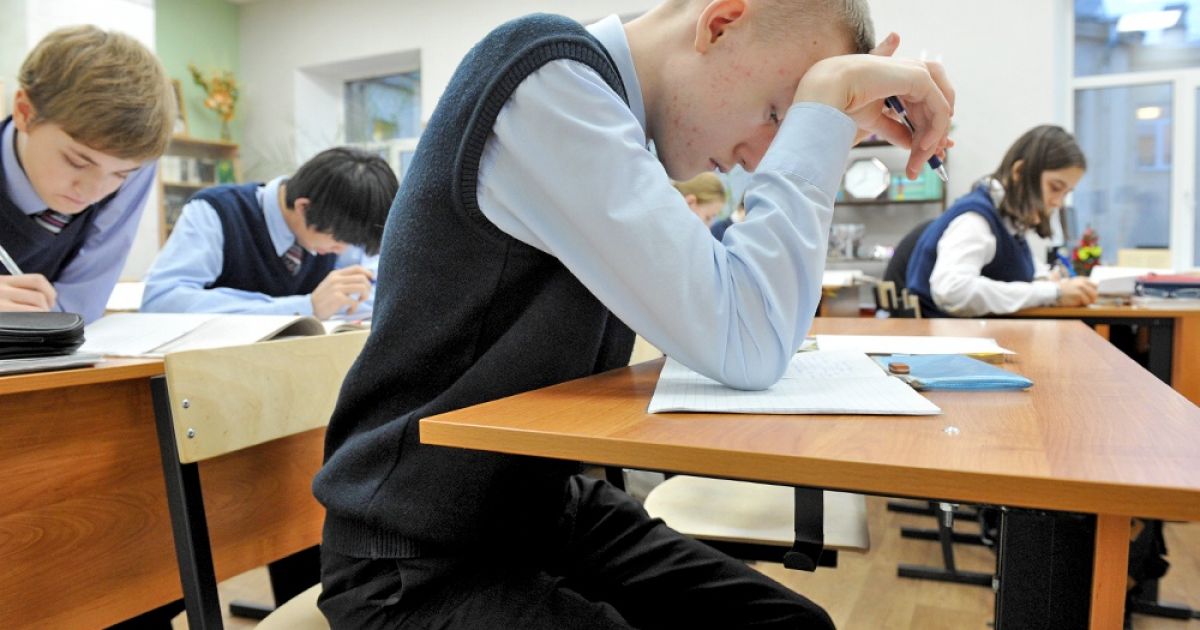 Рособрнадзор: с 15 апреля школы должны будут обосновать необходимость частых контрольных и проверочных работ 