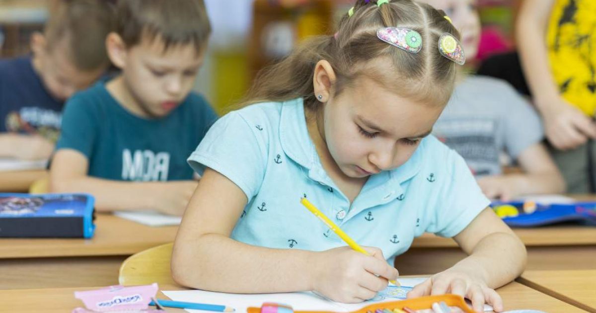 Куда уходит детство: Нужно ли урезать школьные годы