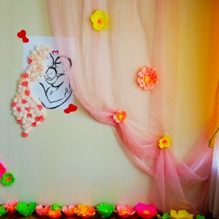 Украшение музыкального зала ко Дню матери