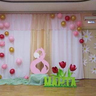 Праздничное оформление музыкального зала "Весна для мамочки!"