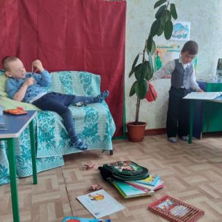 пословица в стоп-кадре "Ученье свет а не ученье тьма"