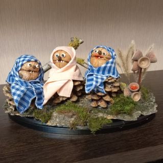 Старушки-кикиморы.