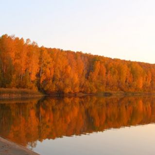 Краски осени над озером