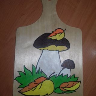 Роспись разделочной деревянной доски "Грибочки"