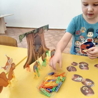 Игры с прищепками на развитие фонематических процессов.