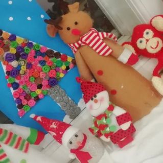 Пластилинография. "Ёлочка с розочками из пластилина"