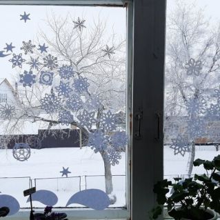 Украшение  окон к новому 2022 году в детском саду