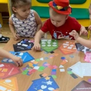 "Разноцветные домики"