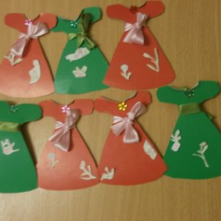 Аппликации  "Разноцветные платья"