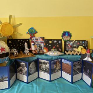 Выставка детских работ ко Дню Космонавтики «Это космос!»