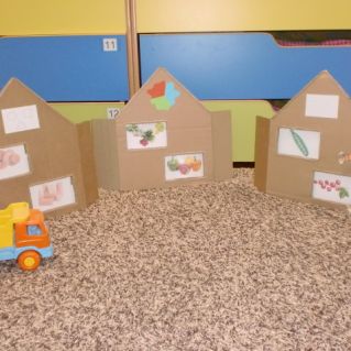 пособие "Домики" для закрепления различных свойств предметов