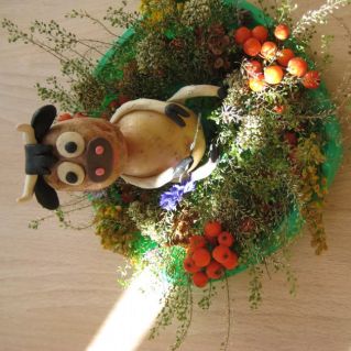 В сентябре ещё не грустно: теплый полдень, всё в цветах...