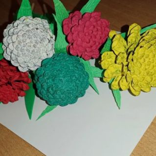 Цветы из шишек