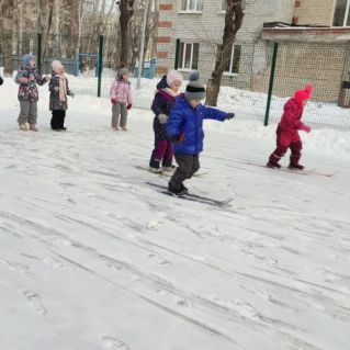 "На лыжи встали и вперёд! Лыжня России нас зовёт!"