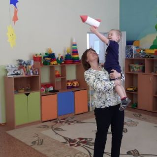 Инсталляция к "Дню космонавтики"