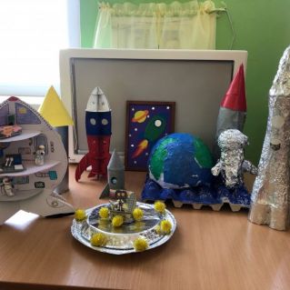 Выставка поделок на тему "Космос"