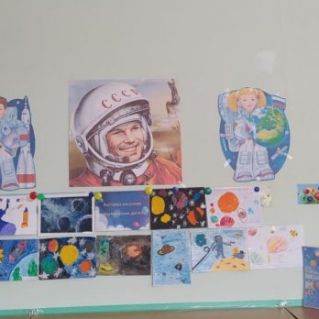 Оформление пространства "Детям о космосе"