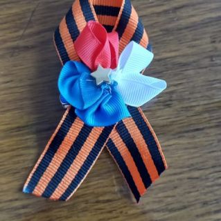 "Брошь ко Дню Победы"