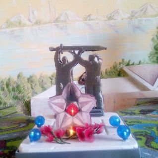 Памятник "Тыл-Фронту"