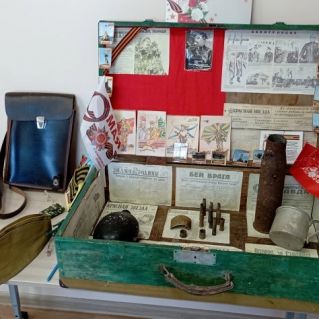 Оформление выставки  "День Победы""