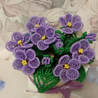 "Фиалки" бисероплетение