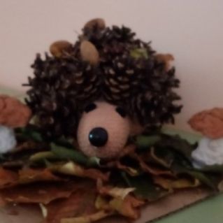 Работа из шишек "Маленький ёжик"