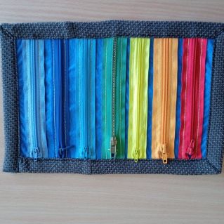 дидактическое пособие для мелкой моторики "Радуга замочков"