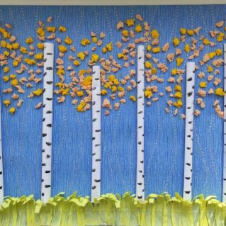 Улыбнулась осень: "Не жалейте лето, посмотрите, роща - золотом одета!"