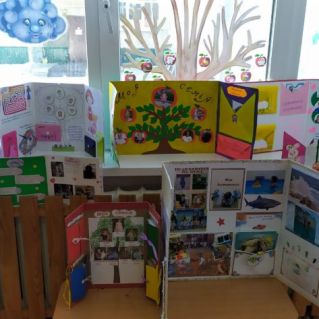 Выставка лэпбуков "Моя семья"