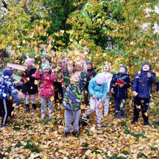 Заглянула осень к нам