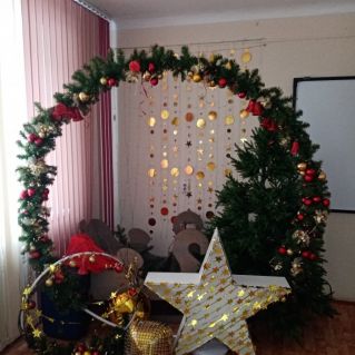 "Новогодний уголок"