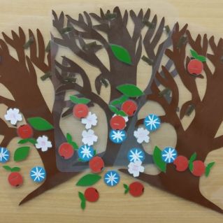 Дидактическая игра "Одень дерево по времени года".