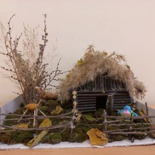 "Домик в лесу" из природного материала