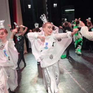 "Алиса в зазеркалье"